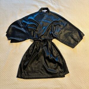 Victoria's Secret Black Satin Kimono-style Robe One Size